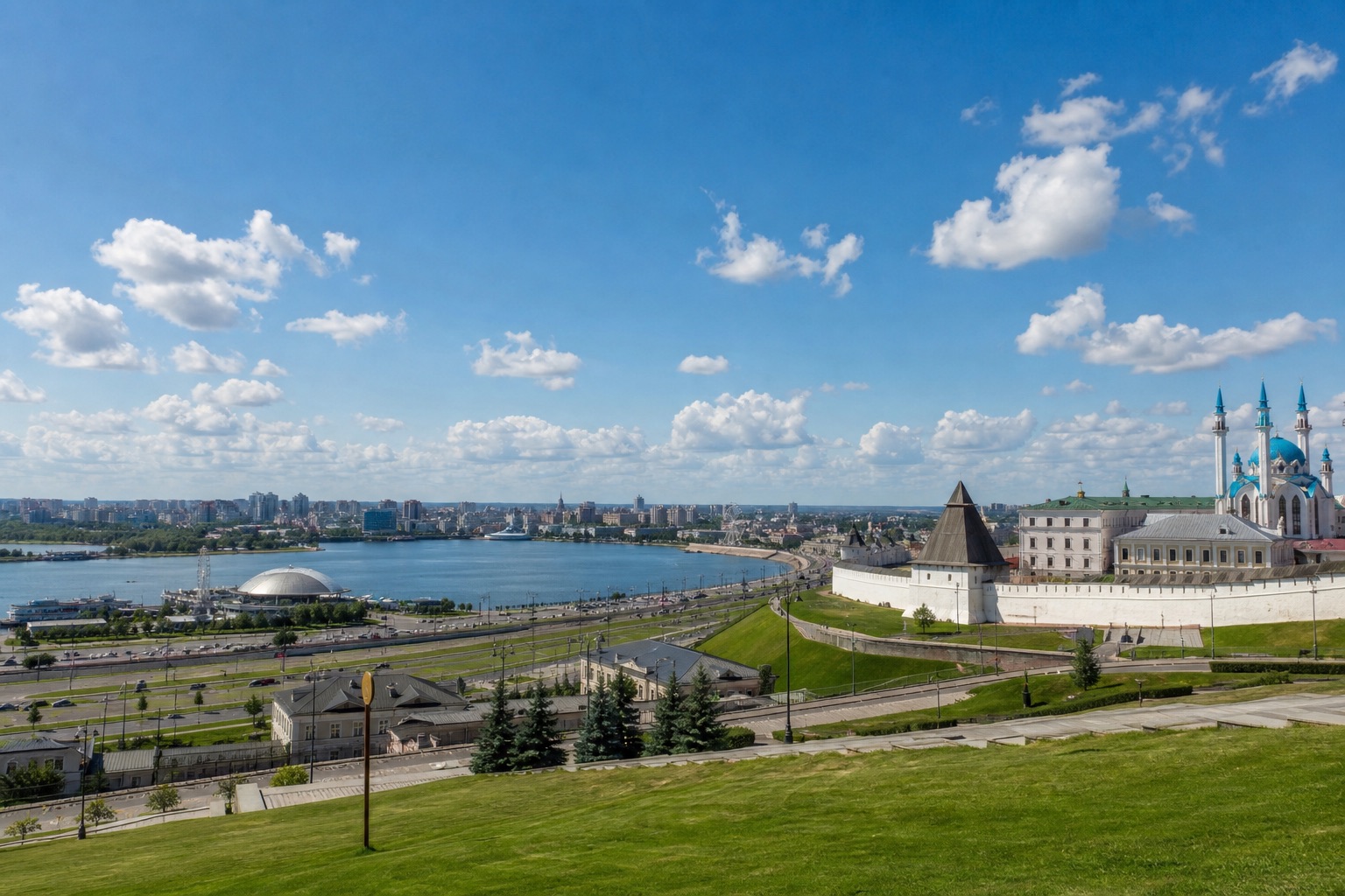 Вид на Казань у воды