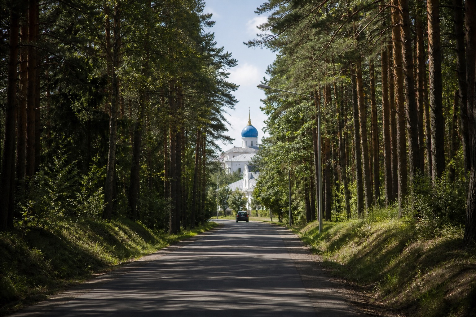 Дорога через лес к Раифскому монастырю