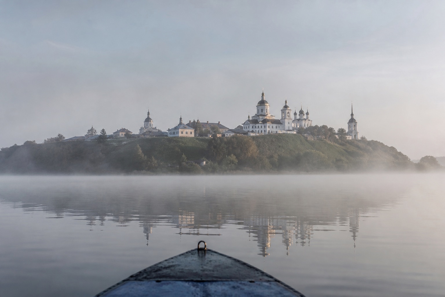 Утренний вид на Свияжск с воды