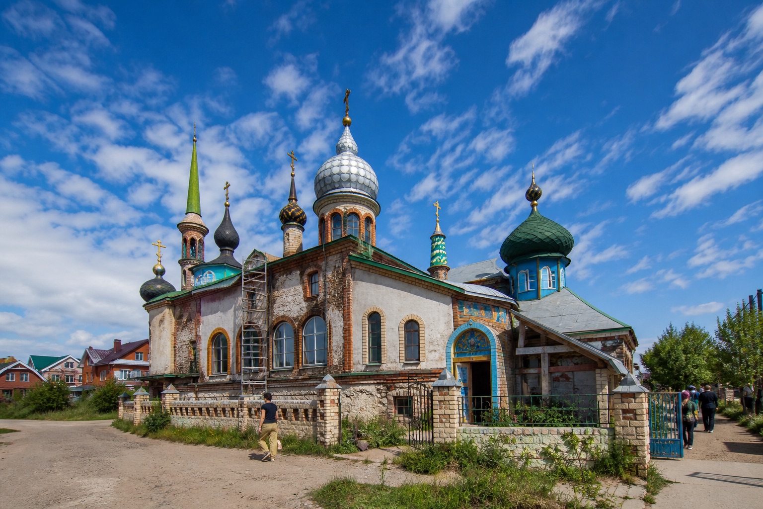 Вселенский храм в жилом районе Казани