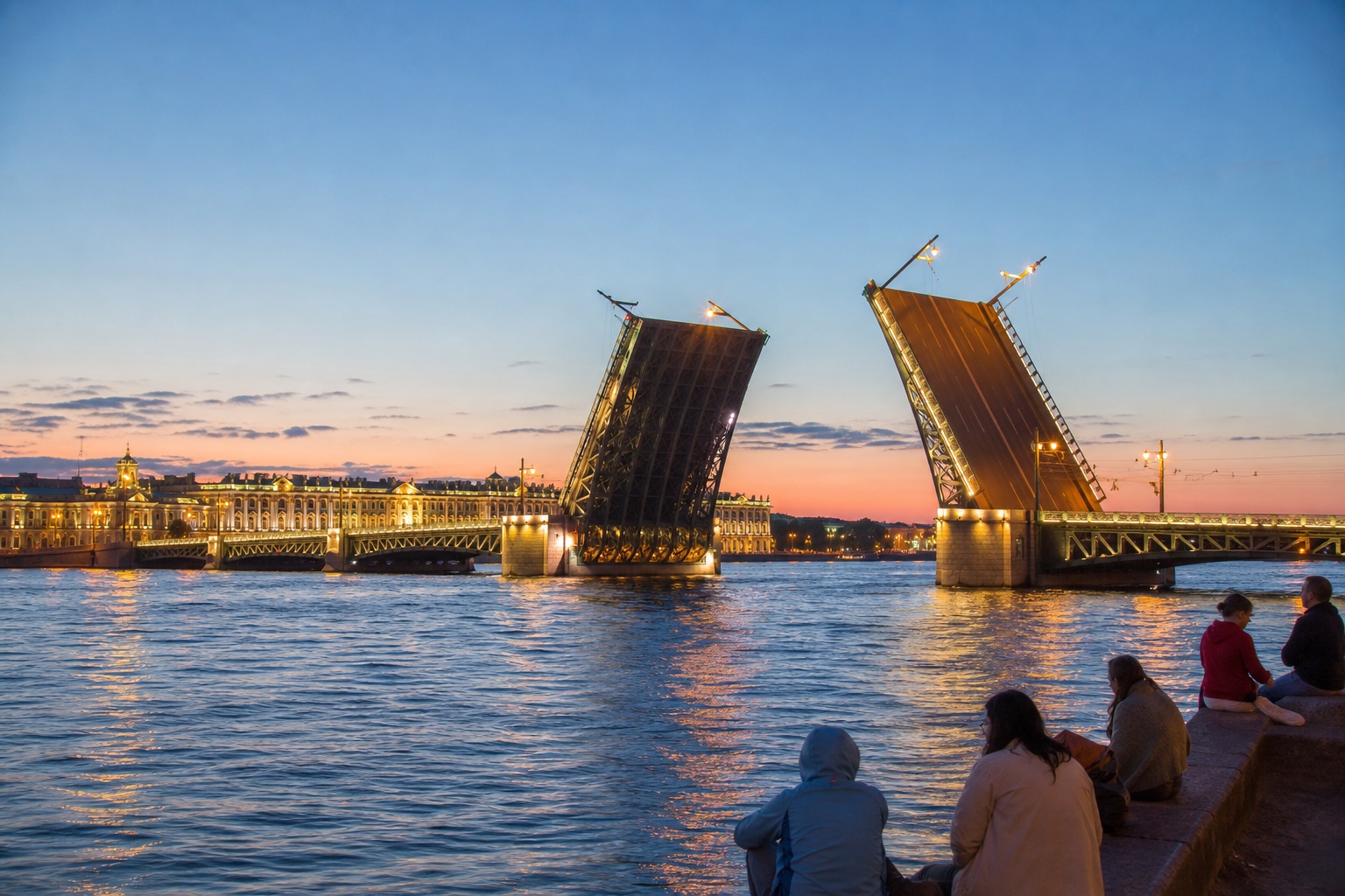 Разводной мост в белые ночи