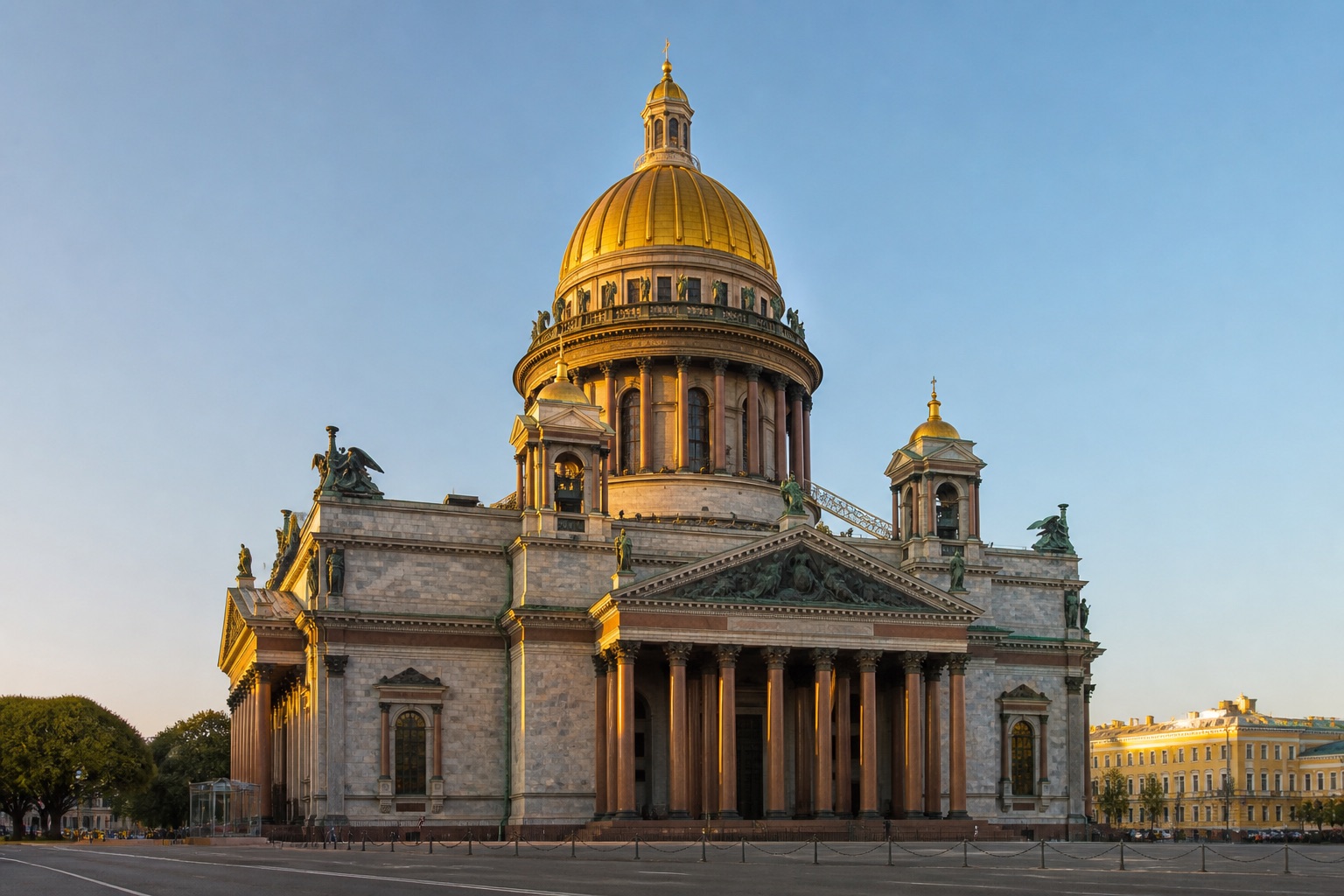 Исаакиевский собор в центре Петербурга