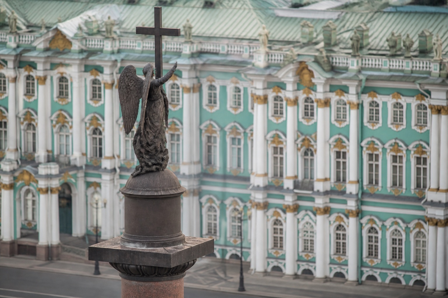 Александровская колонна на Дворцовой площади