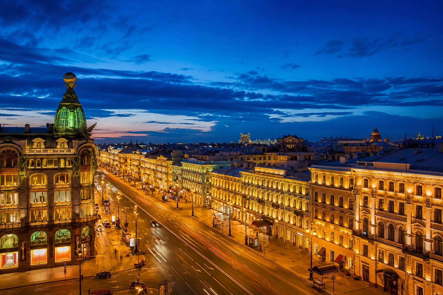 Невский проспект вечером