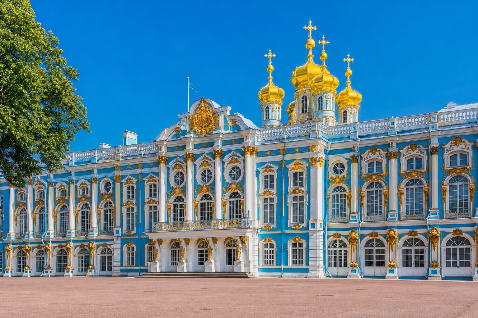 Вход в Екатерининский дворец